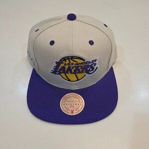 LOS ANGELES LAKERS|Mitchell & Ness Cream/Purple NBA Snapback|Stitched Side Patch